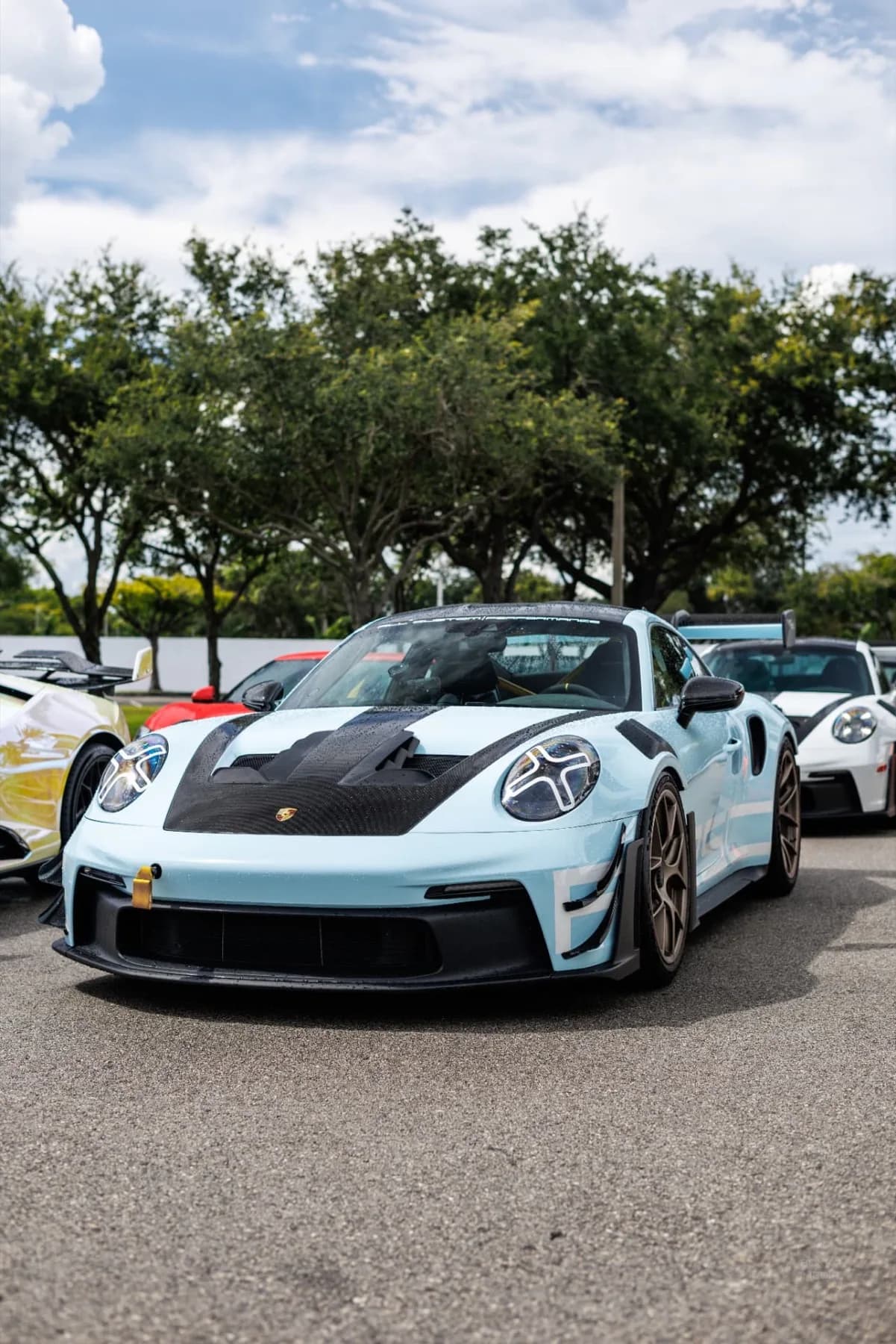 Front three-quarter of Angelo's Miami blue Porsche 911 GT3 RS with carbon hood